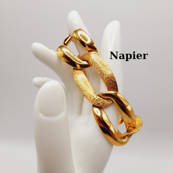 Vintage Napier Large Link Bracelet, Smooth Textured Links, 7 1/4 Inches - Picture 1 of 12
